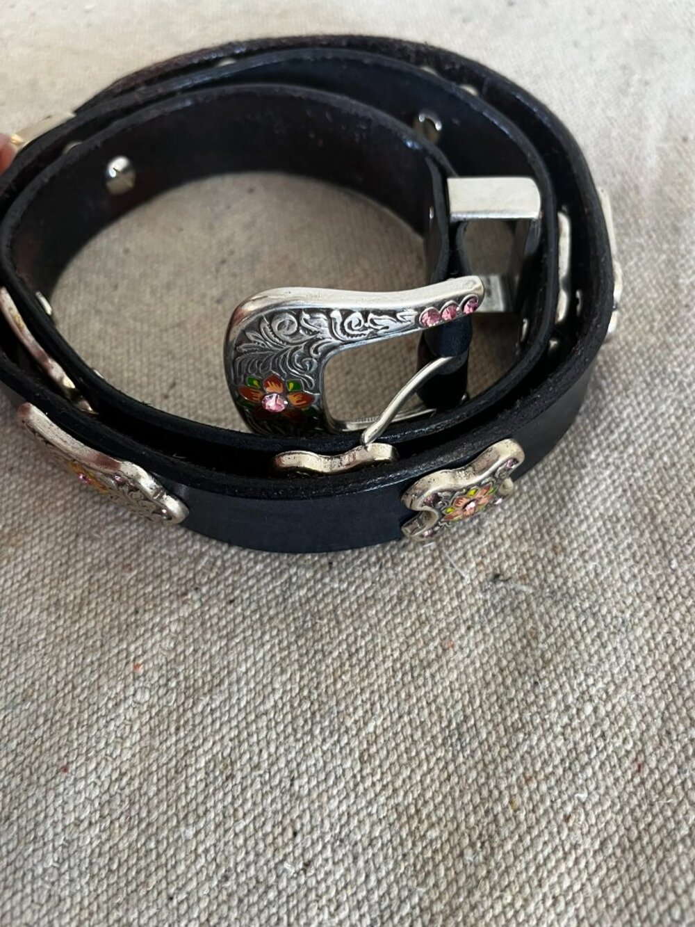 TLF Woman Beautiful Blindly Floral Rhinestone/Silver Tone Leather Western Belt